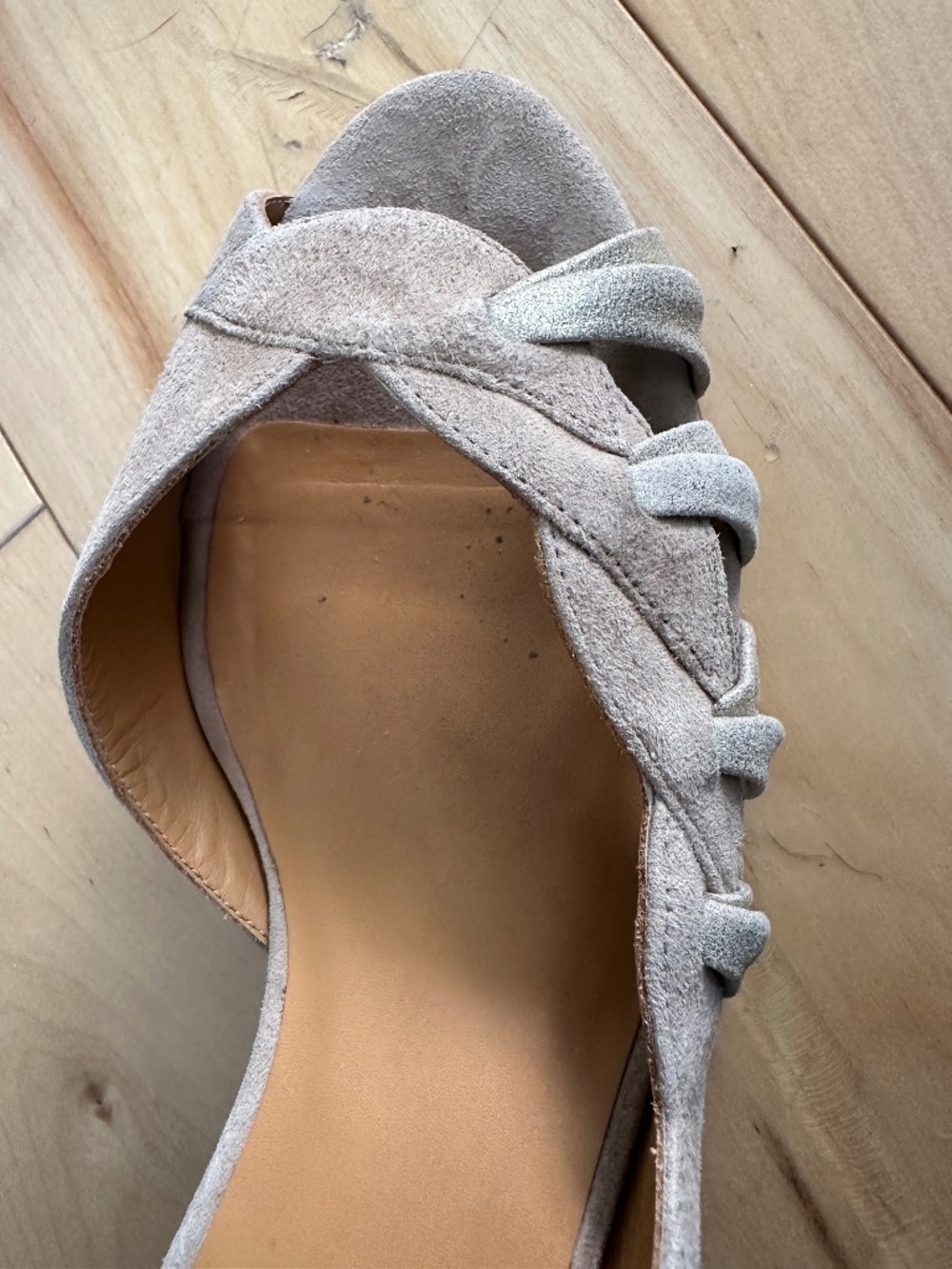 Sézanne Jeannette Heels in taupe and gold suede